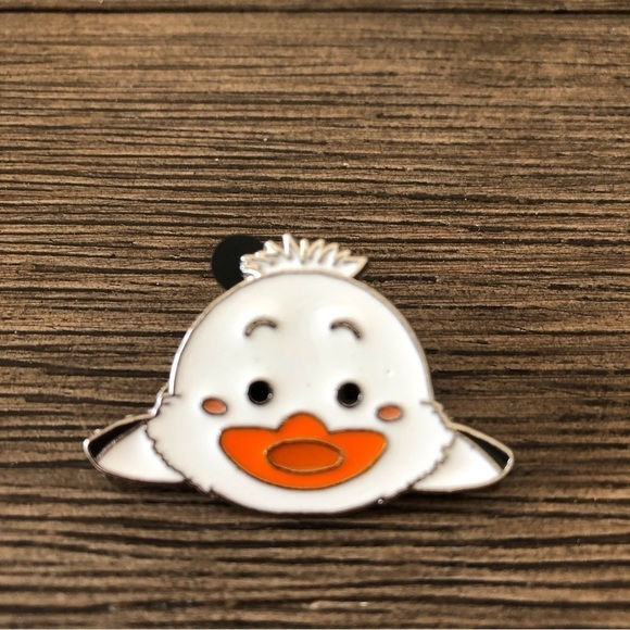 Disney Official Trading Pin: Tsum Tsum The Little Mermaid: Scuttle - Picture 1 of 2